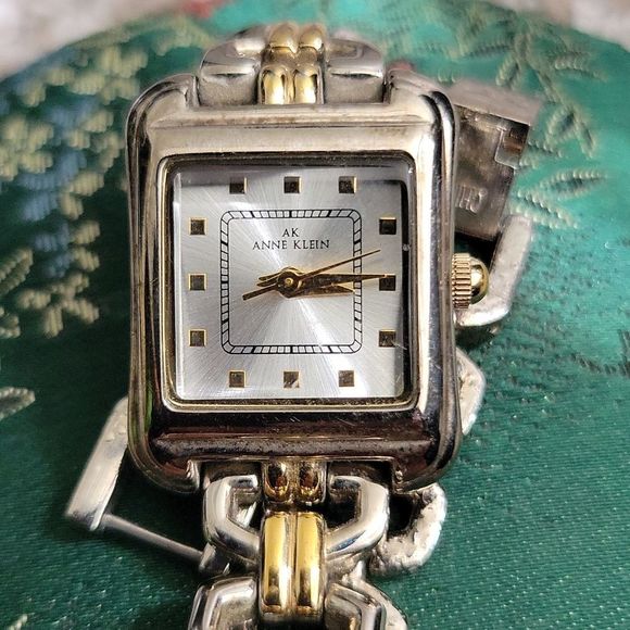 Anne Klein Accessories - VTG Anne Kline square face watch <20>